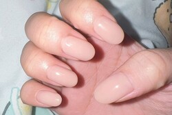 「ハンド ワンカラー」肌馴染みの良いカラーで手元が嫌いに見えるようにしています！|Nail Salon Linda