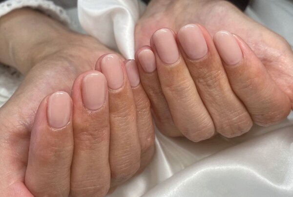 「ハンド ワンカラー」シンプルな肌馴染みの良いカラーは、季節問わず大人気です！|Nail Salon Linda