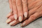 「ハンド ミドルコース」色味を肌馴染みの良いカラーに変更してナチュラルに仕上げてます。|Nail Salon Linda
