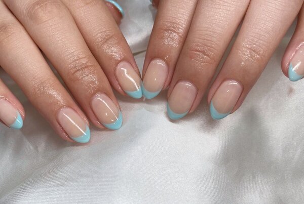 「ハンド フレンチ・ワンカラー」ワンカラーでは華美すぎる色はこの塗り方もおすすめです！|Nail Salon Linda