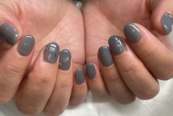 「ハンド 定額デザイン」シンプルな中にも少しアクセントを入れることでオシャレになります！|Nail Salon Linda