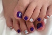 「フット ライトコース」フットネイルは親指がとてもポイントになります！ 強めのラメも素敵です！|Nail Salon Linda