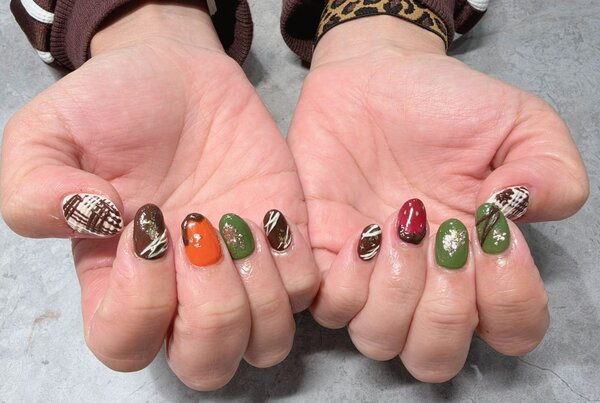 「ハンド ミドルコース」お持ち込みデザイン！ チョコが美味しそうな可愛いデザインです！|Nail Salon Linda