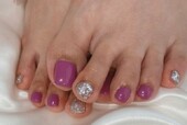 「フット ワンカラー」ラベンダーカラーとシルバーの相性抜群です！|Nail Salon Linda
