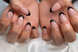 「ハンド ライトコース」大きなハートのパーツがポイントです！|Nail Salon Linda