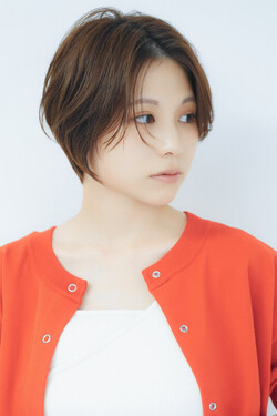 大人クールな耳掛けショートボブ×洗練モカグレージュ|Hair Make TOP SHAPE