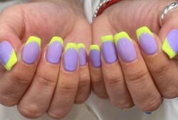 「ハンド フレンチ」ベースカラーもネオンカラーにして、華やかなお仕上がりになります！|Nail Salon Linda