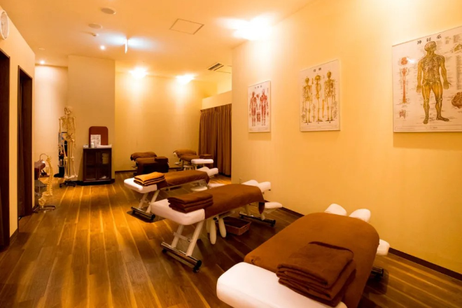 カラダファクトリー ラクエ四条烏丸店 | 京都駅/東山七条のリラクゼーション