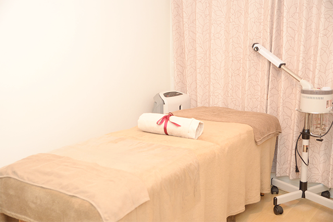 頭痛・肩こり専門ドライヘッドスパ&眉サロン B&H 心斎橋 | 心斎橋のエステサロン