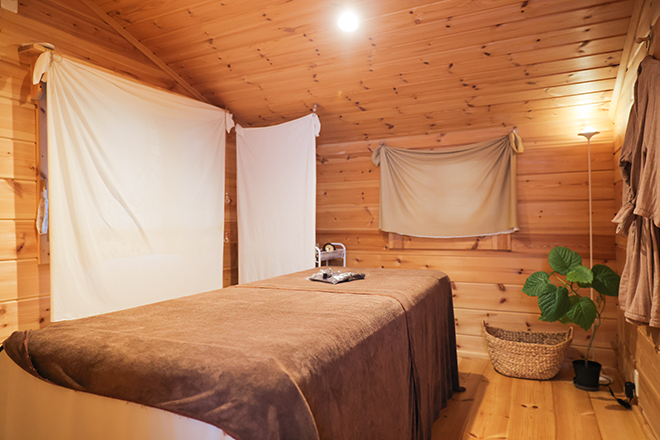 太白ごま油の全身施術アーユルヴェーダアビヤンガとヨガができるサロンすみれ | 泉佐野のエステサロン