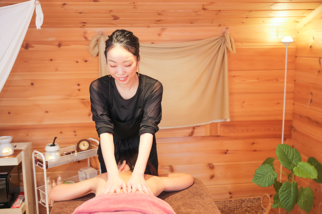 太白ごま油の全身施術アーユルヴェーダアビヤンガとヨガができるサロンすみれ | 泉佐野のエステサロン