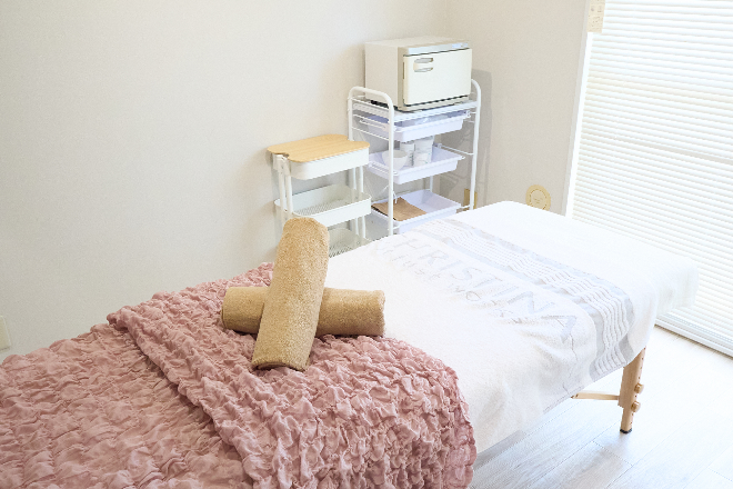 【毛穴・ハーブピーリング】 ニキビ対策サロンetoile クリスティーナ正規取扱店 | 梅田のエステサロン