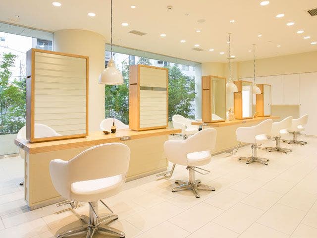 charites | 代々木のヘアサロン