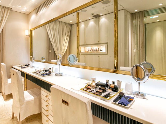 クレ・ド・ポー ボーテ サロン 日本橋三越本店 | 吉祥寺のリラクゼーション クレ・ド・ポー ボーテ サロン 日本橋三越本店 | 吉祥寺のリラクゼーション