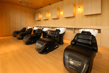 WORLD BEAUTY VIVALTO宝塚店 | 宝塚のヘアサロン