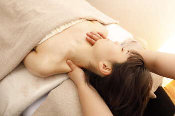 頭ほぐし専門店 -tion. 目黒・不動前店 | 目黒のリラクゼーション