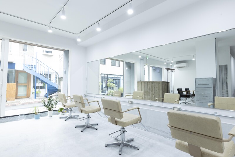 Plug | 表参道のヘアサロン