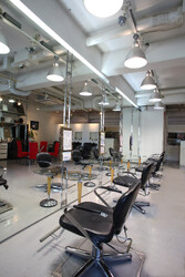 b. Hair Dressers | 日吉のヘアサロン