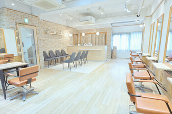 AROMA hair room 新宿店 【アロマ ヘアー ルーム】 | 新宿のヘアサロン