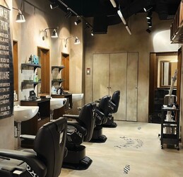 Dorcus 上野店 <理容室>/バーバー/メンズパーマ【ドルクス】 | 上野のヘアサロン