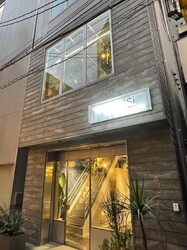si | 梅田のヘアサロン