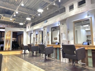 LORE福岡天神本店 インナーカラー特化型美容室ブリーチ・インナーカラー美容室 | 天神/大名のヘアサロン