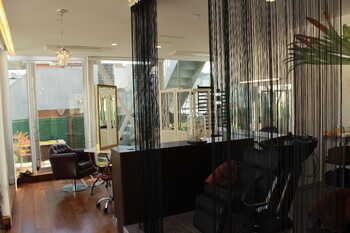 jiji by WORTH WHILE 【ジジ バイ ワースホワイル】 | 原宿のヘアサロン