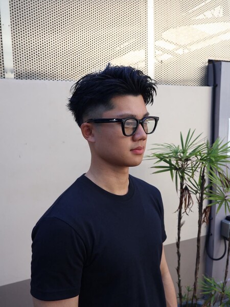 Men's salon SCENE by RAD helm | 梅田のヘアサロン