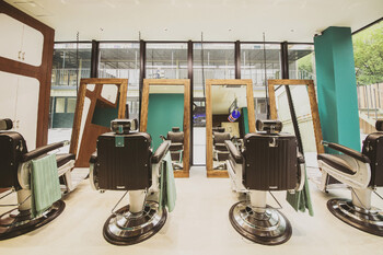 メンズ専門店 CARWASH BARBER | 本町のヘアサロン