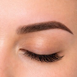 まつげ・アイブロウ・ネイルeye.Rizm | 銀座のアイラッシュ