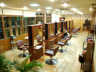 Natura Isesaki | 伊勢崎のヘアサロン