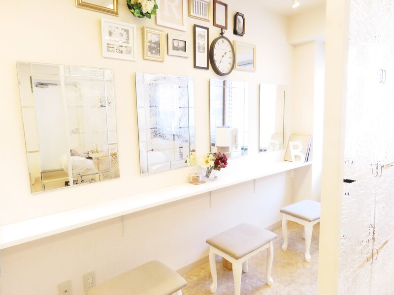 ROYAL eyelashまつエク・パリジェンヌ・アイブロウ | 新宿のアイラッシュ