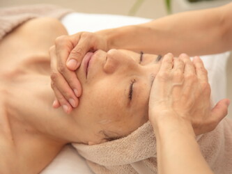 小顔 x 肌改善 f.b.s goshominami | 御池/御所/二条城のエステサロン