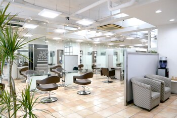 HAIR &amp; MAKE EARTH 柏店