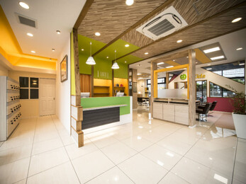 HAIR &amp; MAKE EARTH 都城川東店