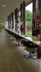 ヘアードレッシングアンドスパ ラフィネ グレース | 嘉麻のヘアサロン