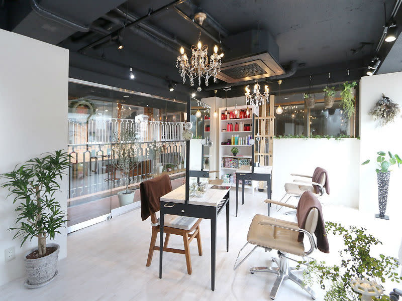 edera Grandi-oso | 西宮のヘアサロン