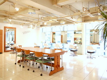 ma'am Zee　明大前店 | 明大前のヘアサロン