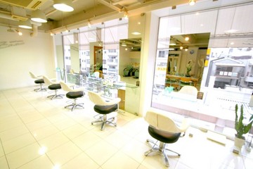 ma'am Zee　明大前店 | 明大前のヘアサロン