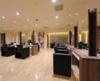 HELLO'S　AVEDA 札幌PARCO店 | 大通のヘアサロン