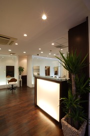 ATELIER NEW YORK 日本橋三越前店 | 日本橋のヘアサロン