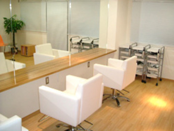 LA.MONA | 上野のヘアサロン