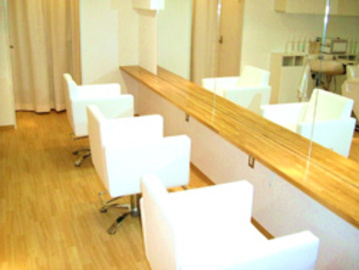 LA.MONA | 上野のヘアサロン