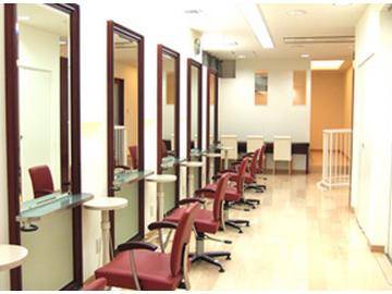 NUMBER 1 International 鶴見店 | 鶴見のヘアサロン