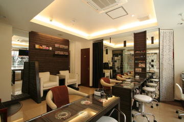 NAIL SALON Decor | 心斎橋のネイルサロン