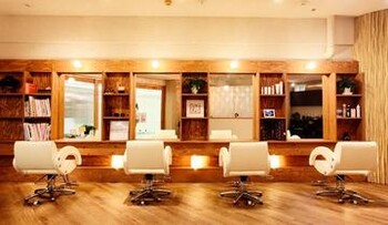 TREVOR DE'RTISAN | 梅田のヘアサロン