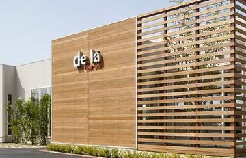 dela | 南国のヘアサロン