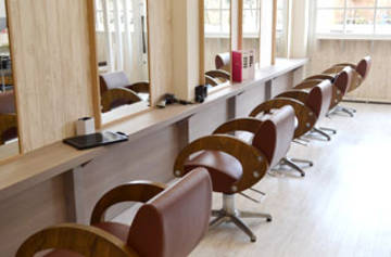 Lucia | 岩槻のヘアサロン