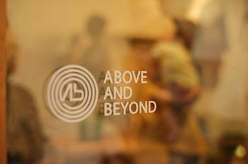 ABOVE AND BEYOND | 富山のヘアサロン