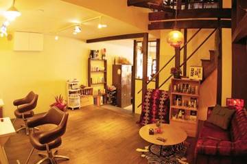 SALOON | 本町のヘアサロン